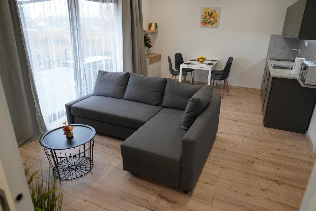 Apartman Zuzana Nesvady エクステリア 写真